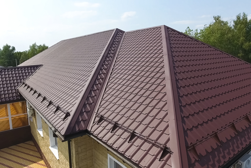 metal roof after spray cork application